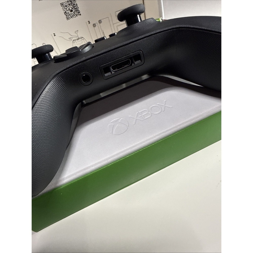 Carbon Black Wireless Controller - Xbox Series Open Box - Picture 9 of 11